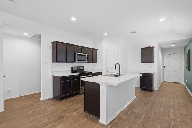 Building Photo - 16826 Short Pnes Dr
