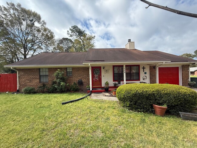 Primary Photo - 704 Olive St