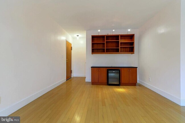 Building Photo - 1301 N Ode St