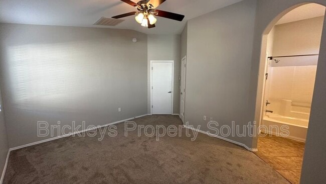 Building Photo - 2727 N Price Rd