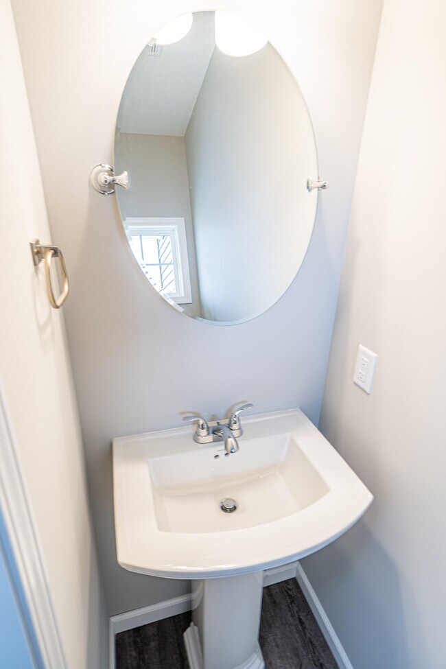 Building Photo - 10051 Bluffs Cor