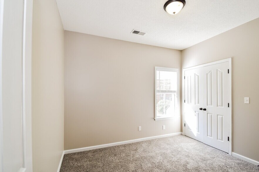 Building Photo - 4894 Shadow Cove