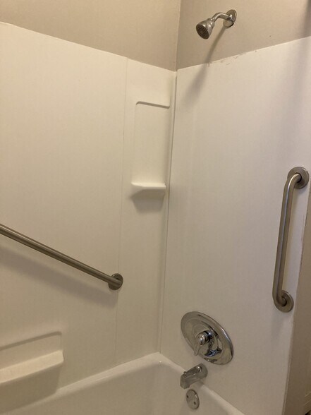 Shower and Bathtub - 5374 Odell St