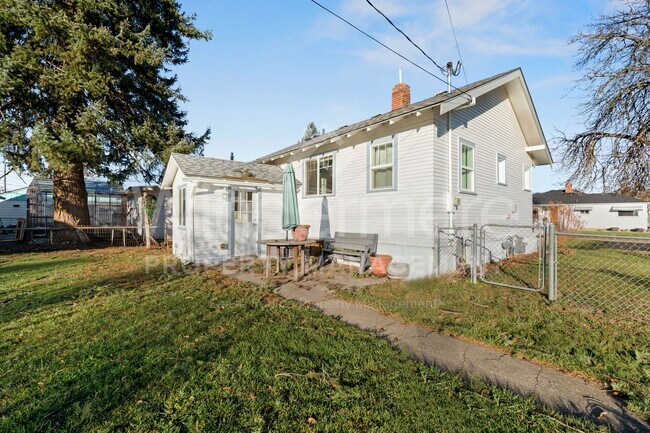 Building Photo - Welcome to this charming 1-bedroom, 1-bathroom home located in the vibrant city of Spokane, WA.
