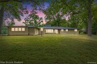 Building Photo - 3988 Lakeland Ln