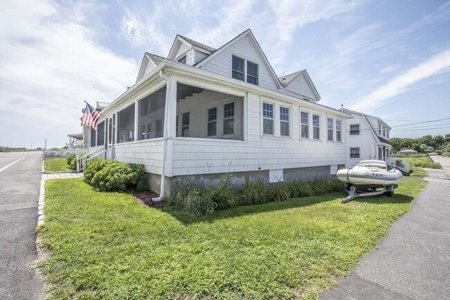 Building Photo - 63 Glades Rd