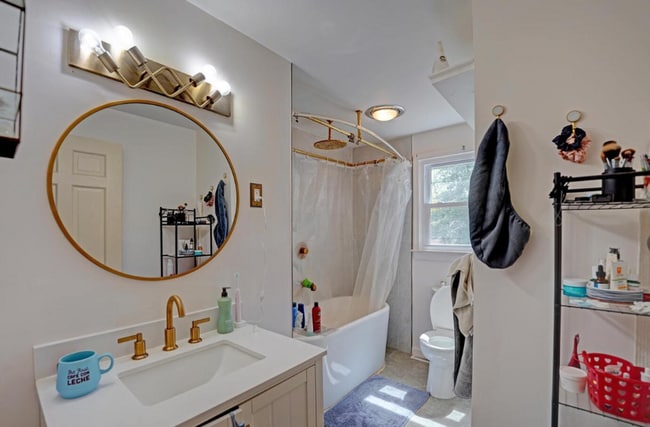 Building Photo - 606 Wyoming Ave