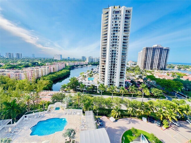 Building Photo - 19400 Turnberry Way