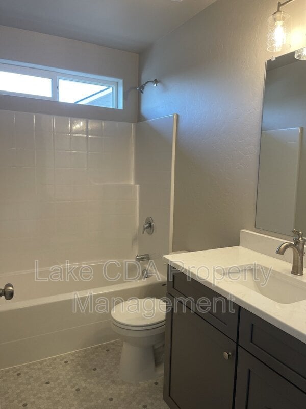 Building Photo - 12397 N Cavanaugh Dr