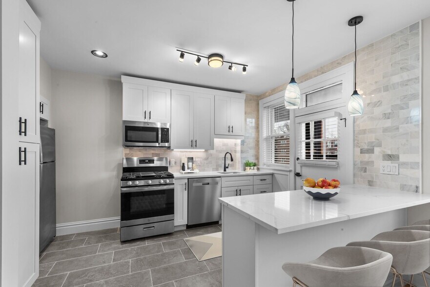 Building Photo - 6340 Northwood Ave