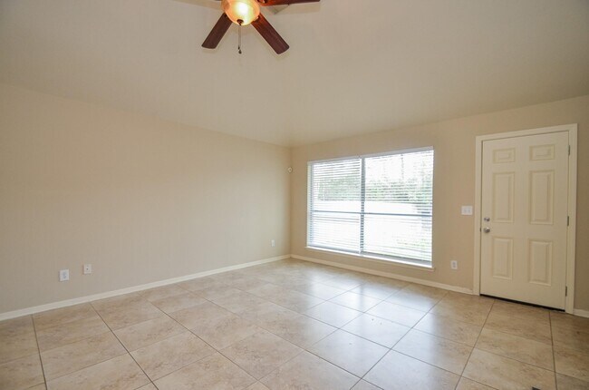 Building Photo - 102 N Holly Laurel Cir