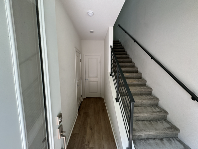 Building Photo - Luxurious 3 Bedroom 2 Bathroom Townhome in...