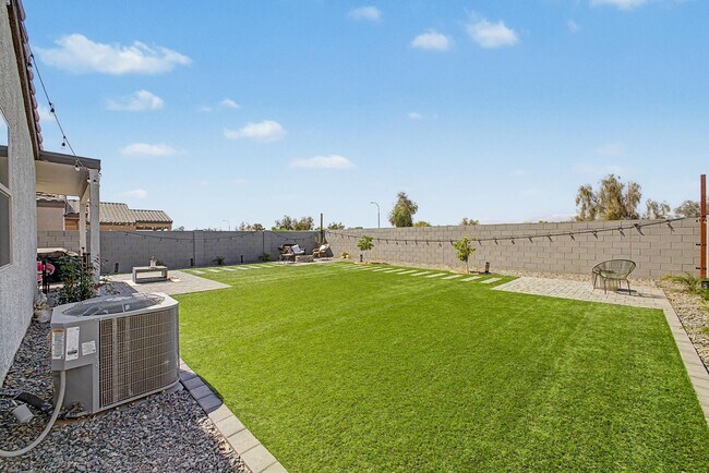 Building Photo - 2548 W Grenadine Rd