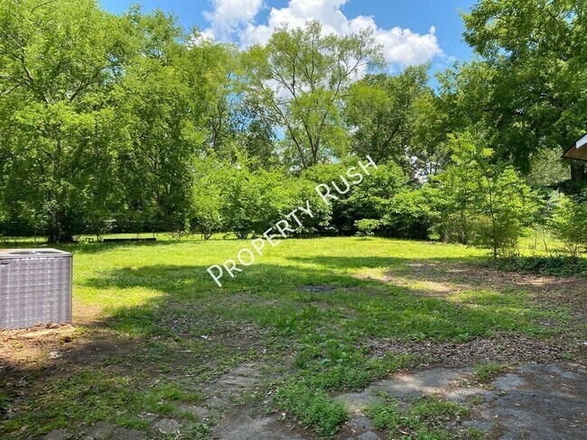 Building Photo - 112 N Lovell Ave