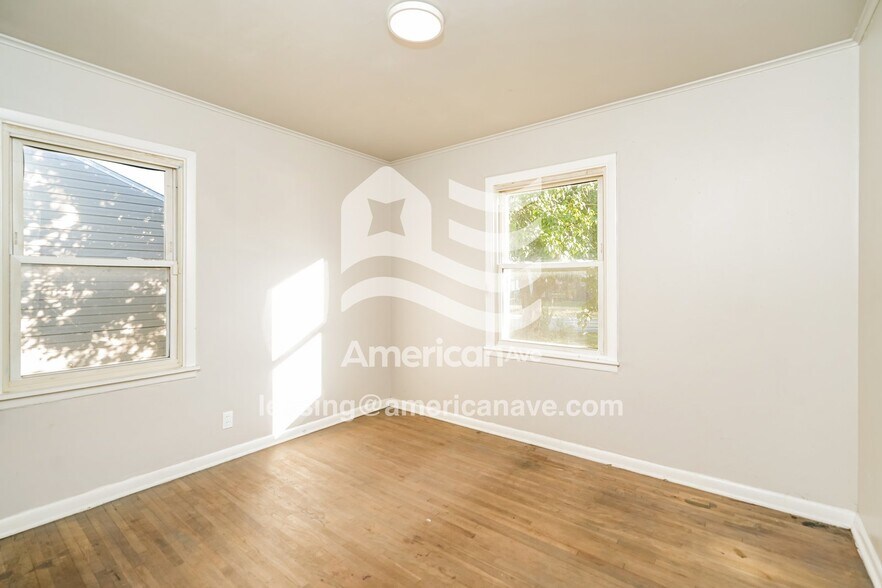 Building Photo - 3123 E Xyler St