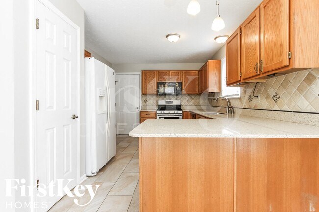 Building Photo - 2204 Valley Creek W Ln