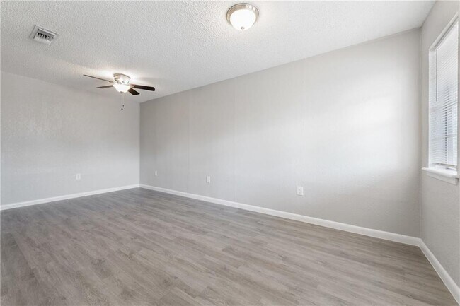 Building Photo - 4806 Pecan Springs Rd