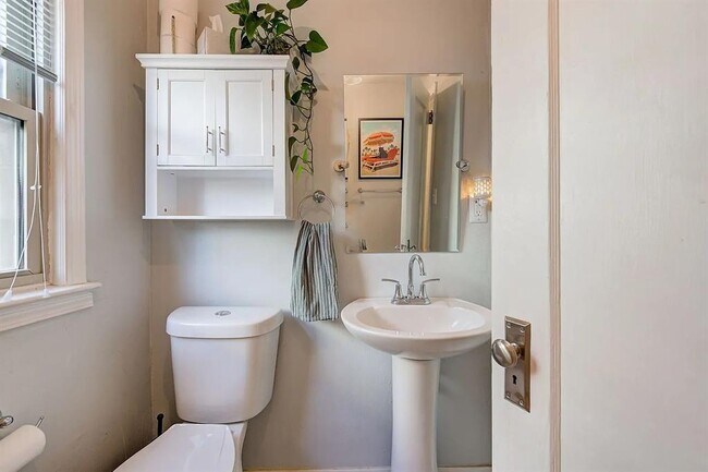 Building Photo - 3801 NW 25th St