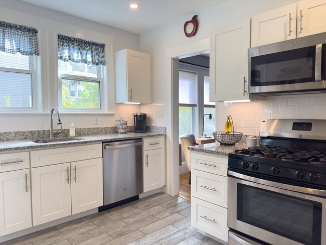 Building Photo - 38 Leonard St