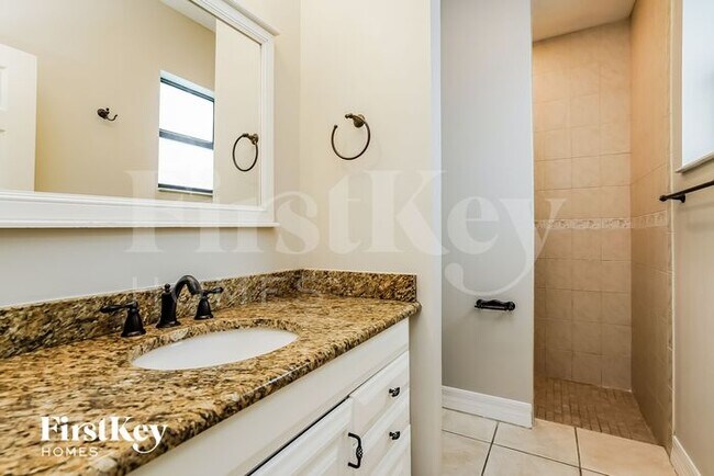 Building Photo - 126 NE 17th Ave