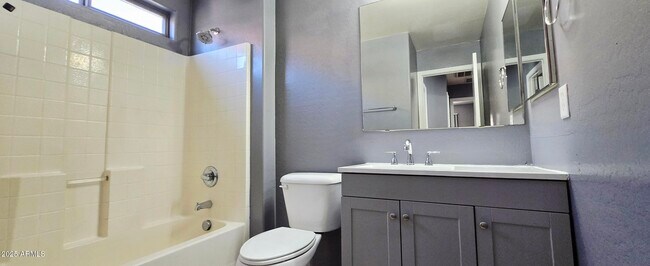 Building Photo - 587 S Buena Vista Ct