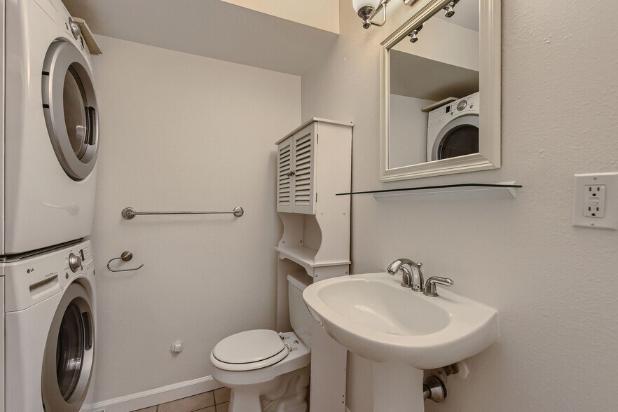 Building Photo - 2020 5th St