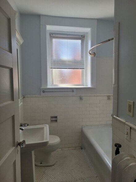 Building Photo - 1611 Hampton Blvd