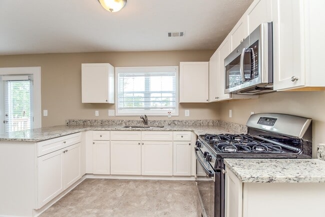 Building Photo - 103 Harbour Lake Dr