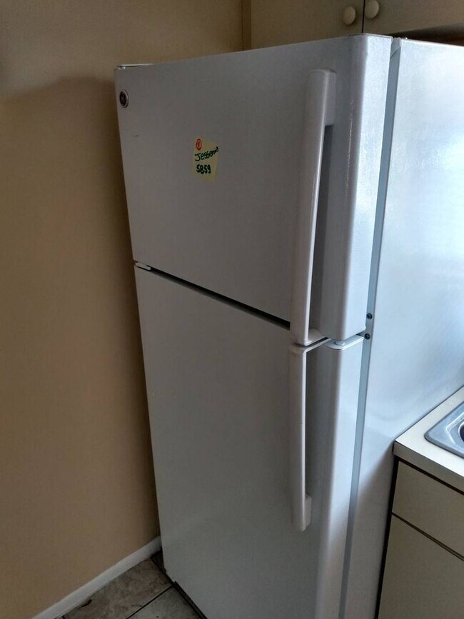 Building Photo - 5859 Curry Ford Rd