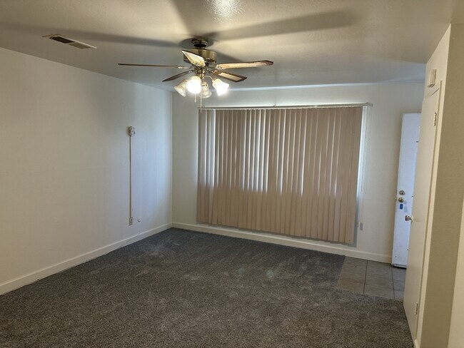 Building Photo - Welcome to Woodside Drive! Opportunity awa...