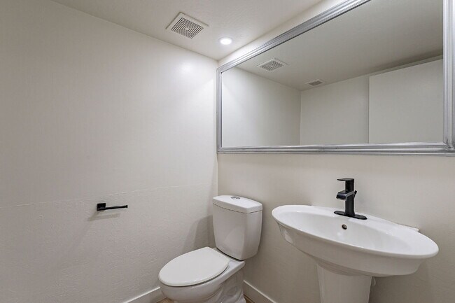 Building Photo - Newly Remodeled 3 bedroom in Goodyear!