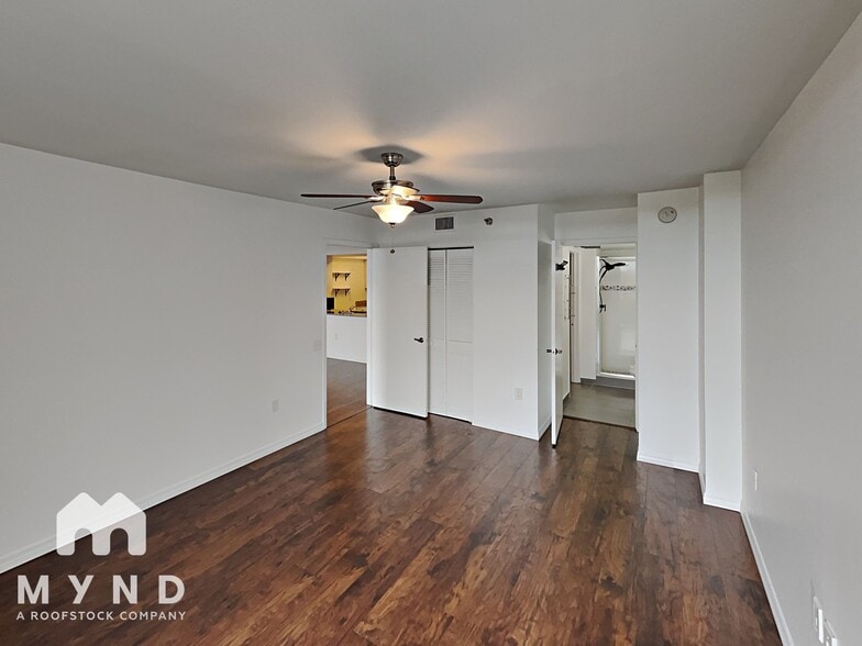 Building Photo - 2333 Feather Sound Dr
