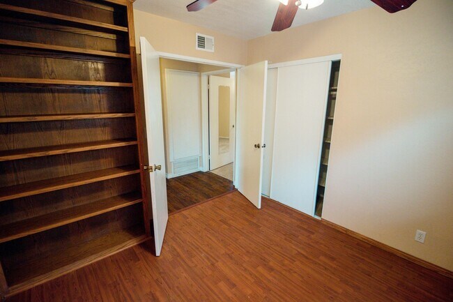 Building Photo - Spacious 4 Bed / 2 Bath Pool Home in Prime Corona Location!