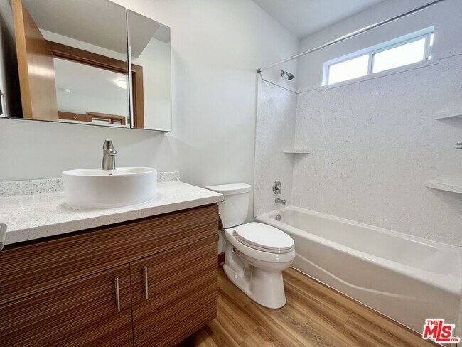 Building Photo - 505 N San Vicente Blvd