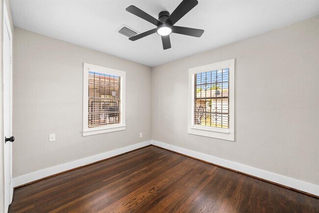 Building Photo - 5519 Chapman St