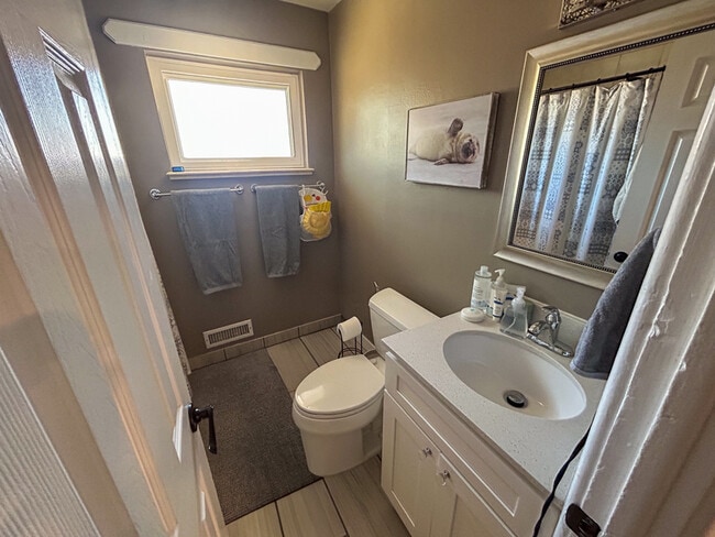 Building Photo - 3685 Ivanhoe St