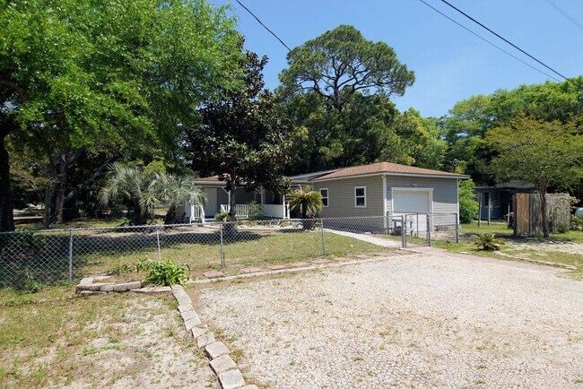 Building Photo - 37 Magnolia Ave SE