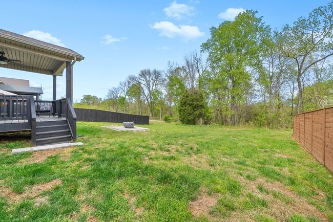 Building Photo - Modern 6-Bedroom Home with Open Layout & S...