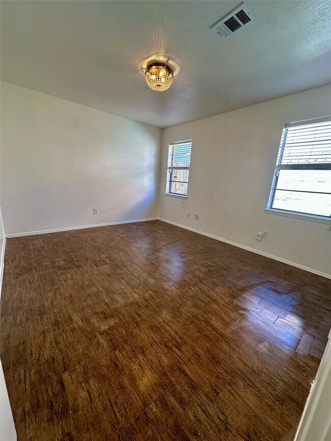 Building Photo - 17511 Possums Run Dr