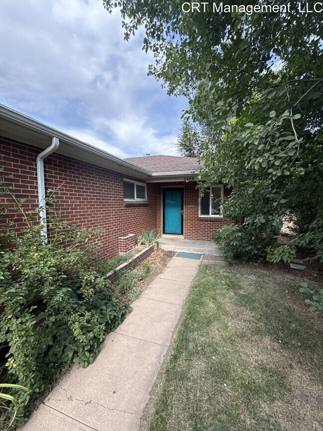 Building Photo - Charming 2-Bedroom Duplex in the Heart of ...