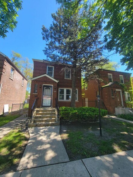 Building Photo - 10529 S Eberhart Ave