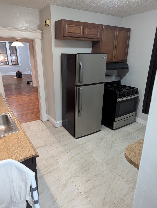 Building Photo - 449 New Britain Ave