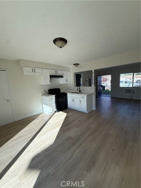 Building Photo - 558 S Benjamin St