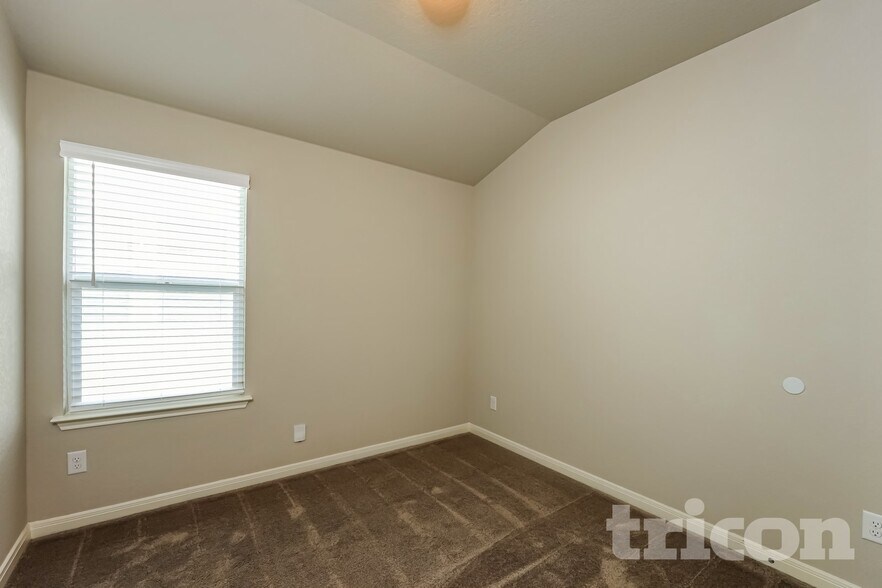 Building Photo - 13519 Paxton Blvd