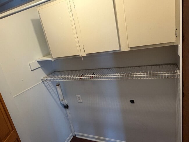 Building Photo - Awesome Three Bedroom/Two Bath Home In Rona Hills/Fairborn