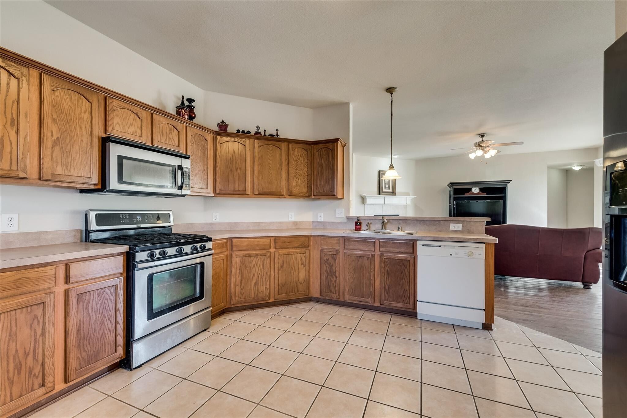 Building Photo - 2431 Fieldcrest Dr