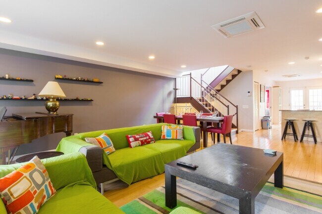 Building Photo - 396 Dean St