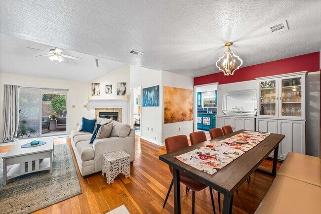 Building Photo - 408 Ridge Wood Cir