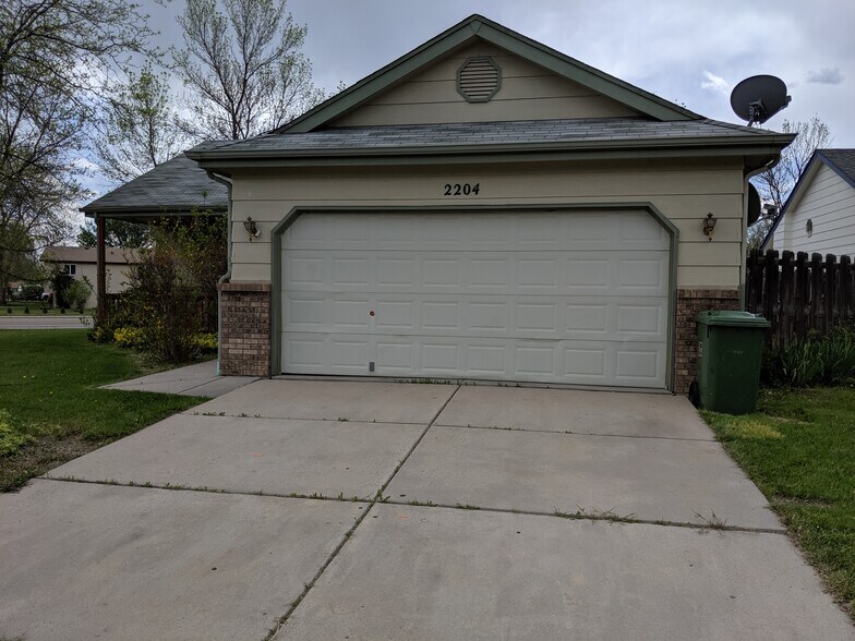 Building Photo - 2204 S Del Norte Dr