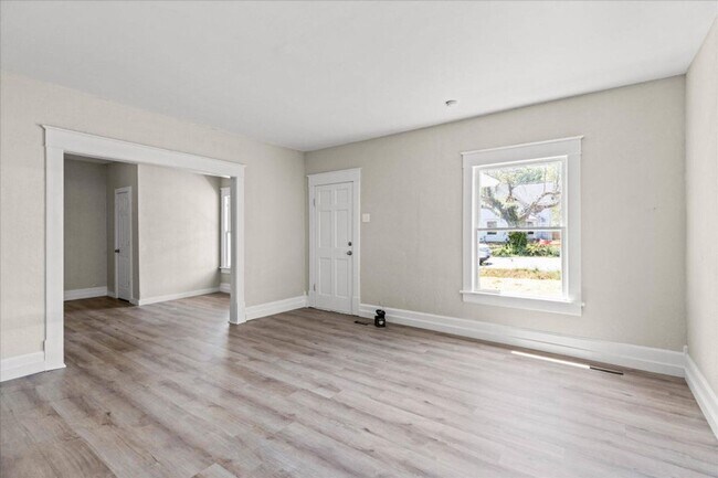 Building Photo - Charming 3 Bedroom, 2 Bathroom Home for Re...